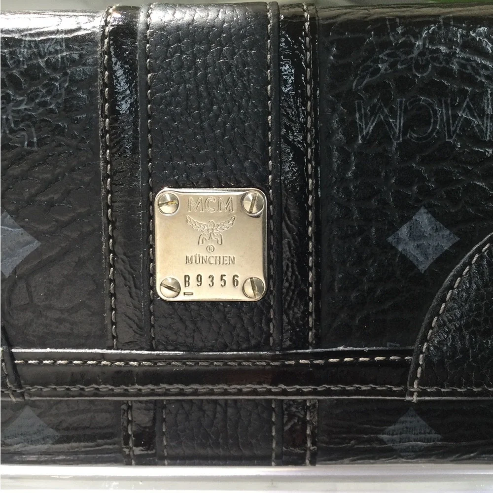 GUC MCM Black Women's Leather Wallet Clutch - Designer Plate Accent